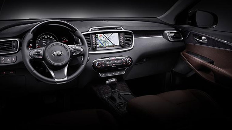So sánh nội thất xe Toyota Innova và Kia Sorento So sánh nội thất xe Toyota Innova và Kia Sorento 2