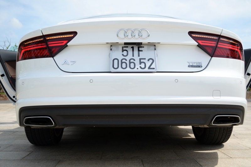 Đuôi xe Audi A7 Sportback 2015 thiết kế hài hòa với thân và đầu xe.