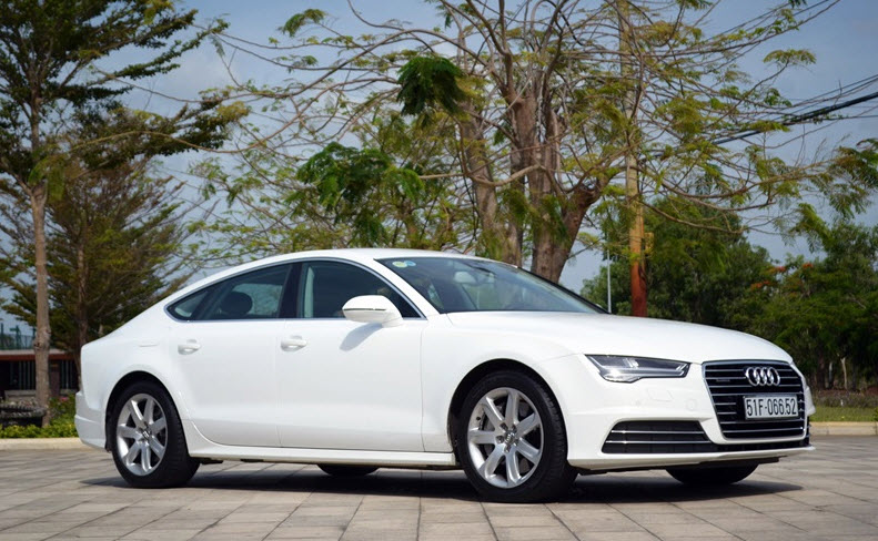 Ngoại thất của Audi A7 Sportback 2015 là sự kết hợp những điểm mạnh của chiếc coupe và sedan.