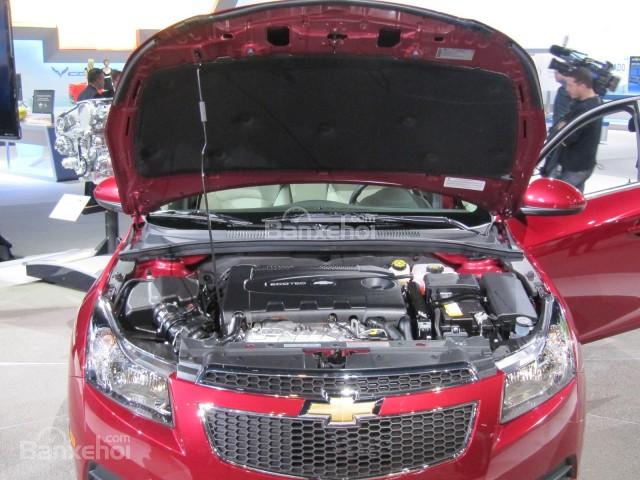 Chevrolet Cruze 2016 sử dụng động cơ Ecotec tăng áp 4 xi-lanh, dung tích 1.4 lít Chevrolet Cruze 2016 sử dụng động cơ Ecotec tăng áp 4 xi-lanh, dung tích 1.4 lít.