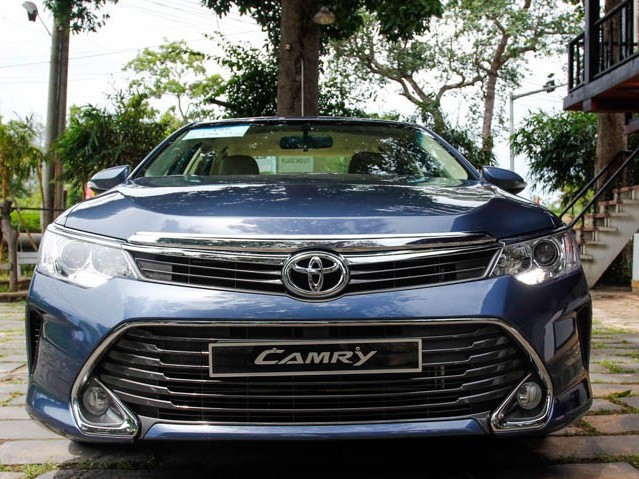 Toyota Camry 2015 có thiết kế sang trọng kiểu Châu Á.