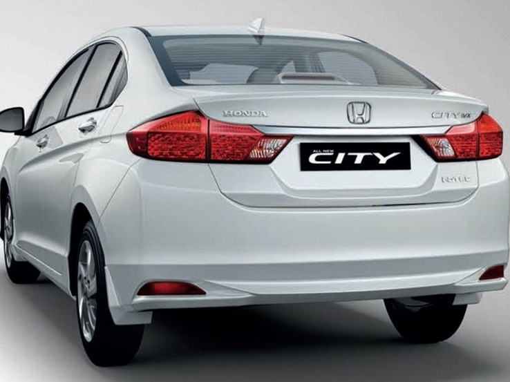 Honda City sở hữu thiết kế hơi cứng và truyền thống 3