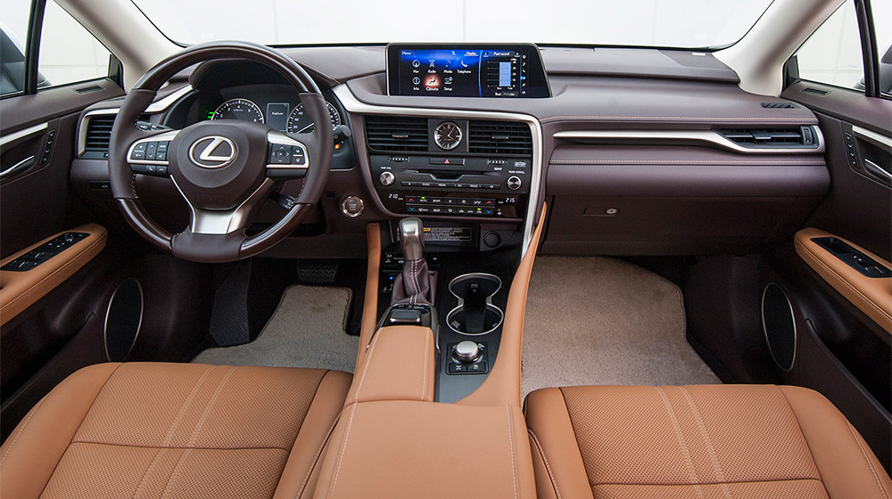 Lexus RX 2016 sở hữu không gian nội thất sang trọng.