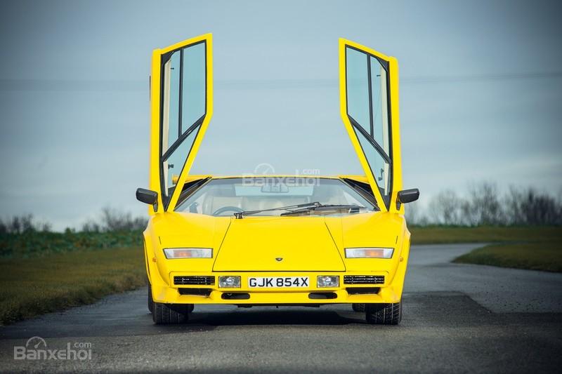 Xế cổ Lamborghini Countach 400S sẵn sàng lên sàn.