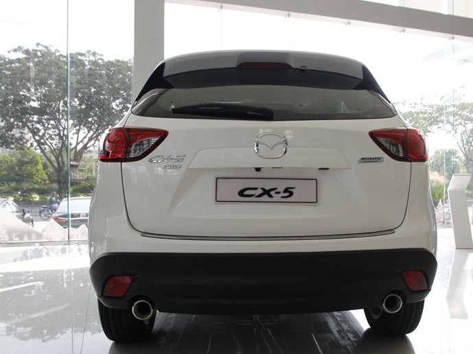 So sánh xe Hyundai Tucson 2016 và Mazda CX-5 2015 về đuôi xe a.