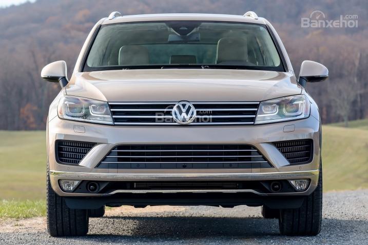 Đánh giá xe Volkswagen Touareg 2016: Thiết kế đầu xe cũng rất mạnh mẽ