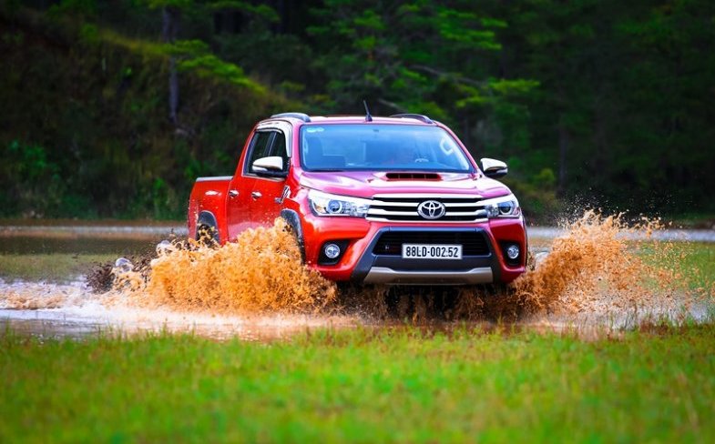 Các chuyên gia đánh giá xe Toyota Hilux 2015 cho rằng với mẫu xe này bạn sẽ tìm được cảm giác lái mà mình mong muốn Các chuyên gia đánh giá xe Toyota Hilux 2015 cho rằng với mẫu xe này bạn sẽ tìm được cảm giác lái mà mình mong muốn.