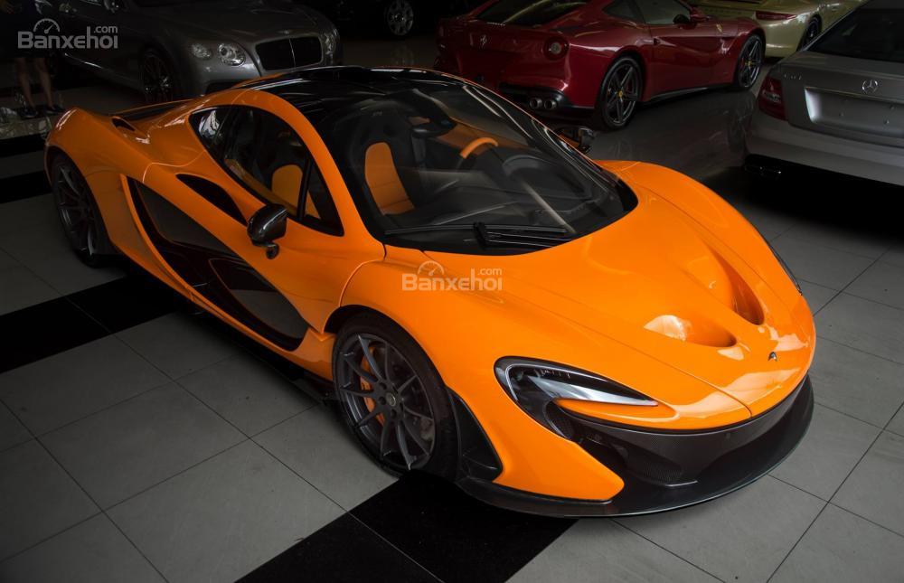 Chiêm ngưỡng siêu xe McLaren P1 màu cam mới cập bến Malaysia.