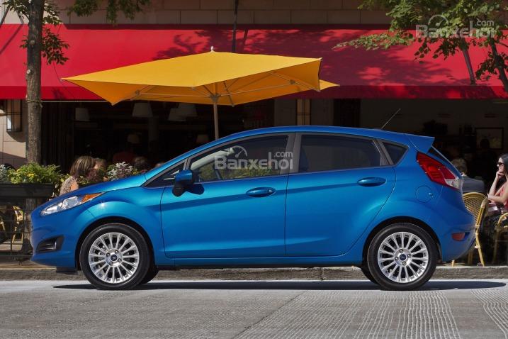 Đánh giá xe Ford Fiesta Hatchback 2015.