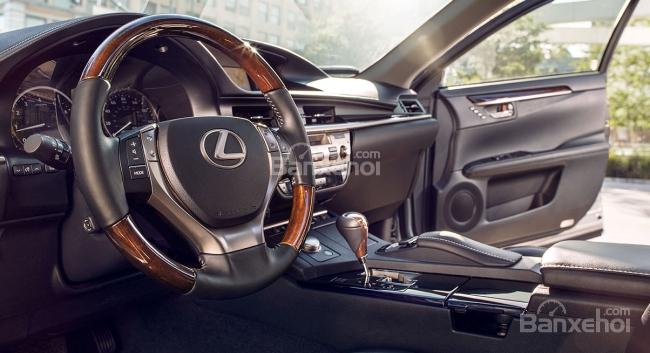 Đánh giá xe Lexus ES 350 2016: Nội thất xe sang trọng