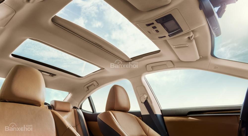 Đánh giá xe Lexus ES 350 2016: Cửa sổ trời toàn cảnh