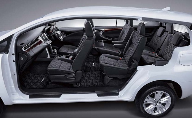 Các ghế ngồi của Toyota Innova 2016 có thể gập để tăng diện tích khoang chứa đồ.
