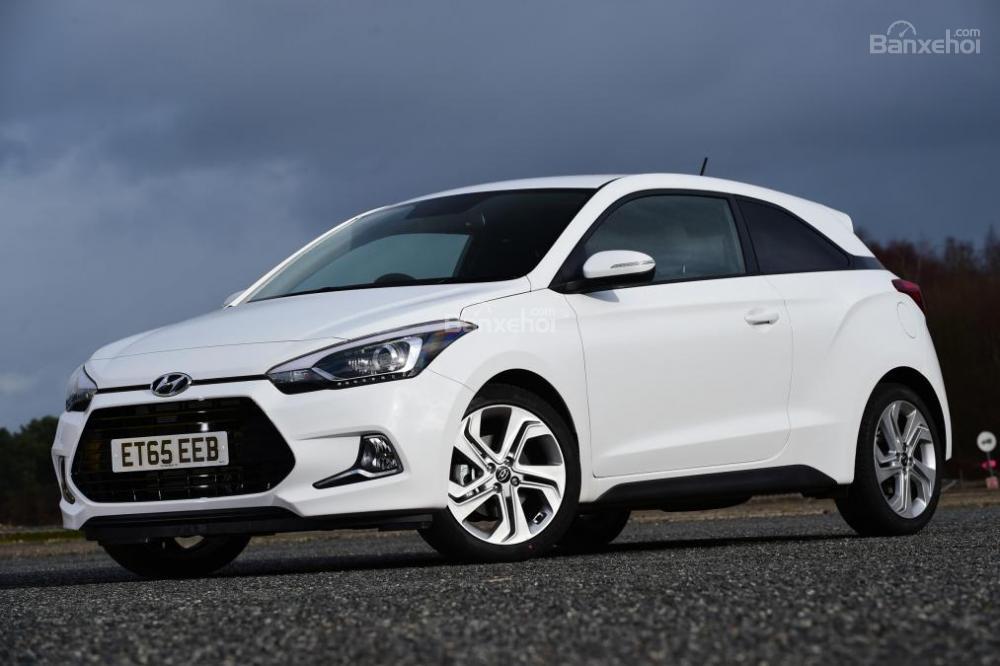 Đánh giá xe Hyundai i20 Coupe 2016 phần thân xe 3