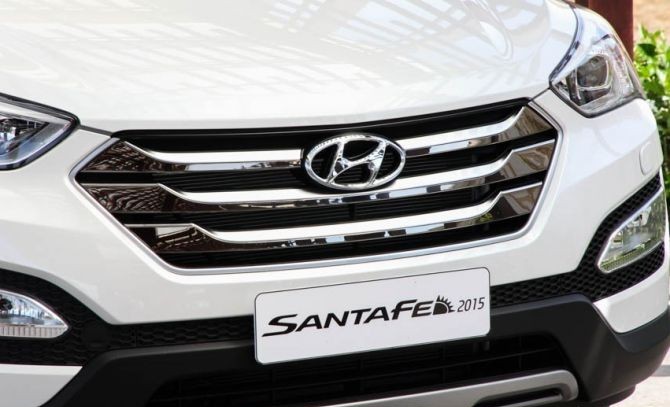 Lưới tản nhiệt của Hyundai Santa Fe 2015.