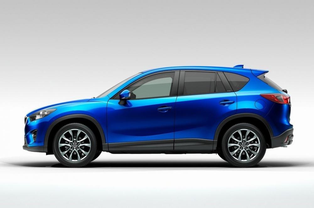 Thân xe Mazda CX-5 2015 có những đường gân dập nổi tạo vẻ mềm mại và mượt mà.