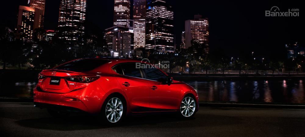Đánh giá xe Mazda 3 2016 phần đuôi xe 2