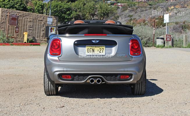 Đánh giá xe MINI Cooper Convertible 2016 phần đuôi 1