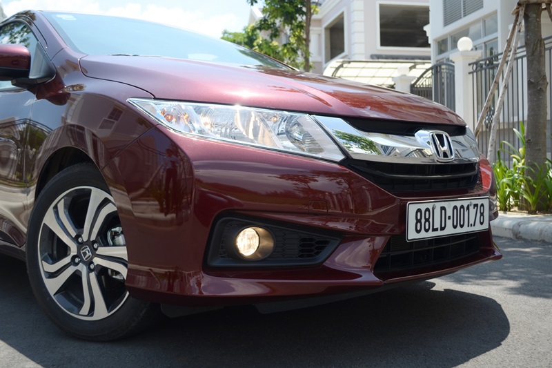 Đánh giá Honda City 2016: Cụm đèn pha được thiết kế rộng.