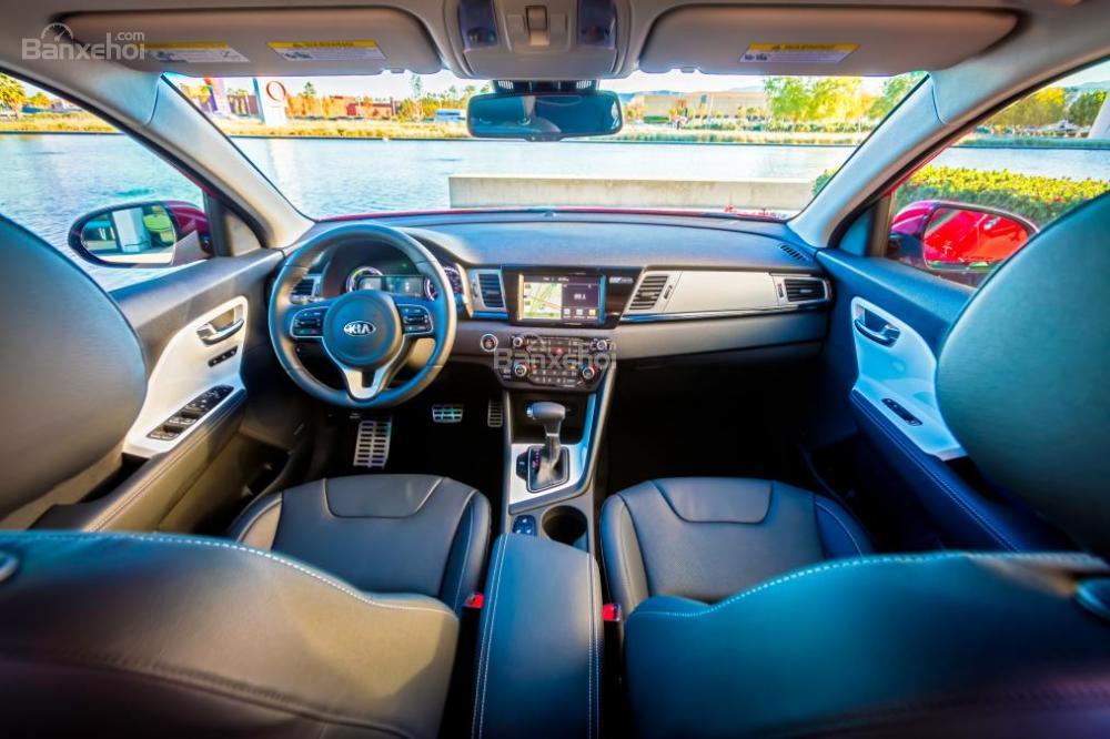 Đánh giá xe Kia Niro hybrid 2017 phần tiện ích 1