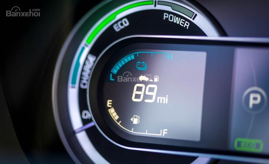Đánh giá xe Kia Niro hybrid 2017 phần tiện ích 3