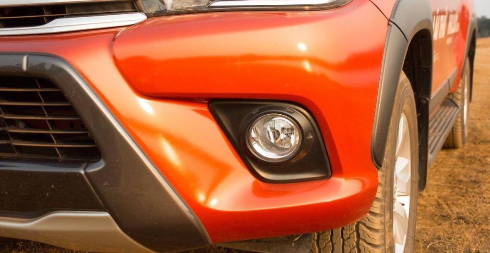 Đánh giá xe Toyota Hilux 2016 phần đầu 3.