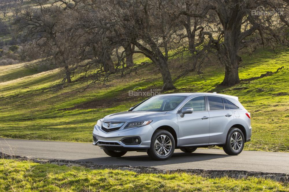 SUV Acura RDX 2017 sở hữu ngôn ngữ thiết kế hiện đại, phong cách trơn bóng cuốn hút.