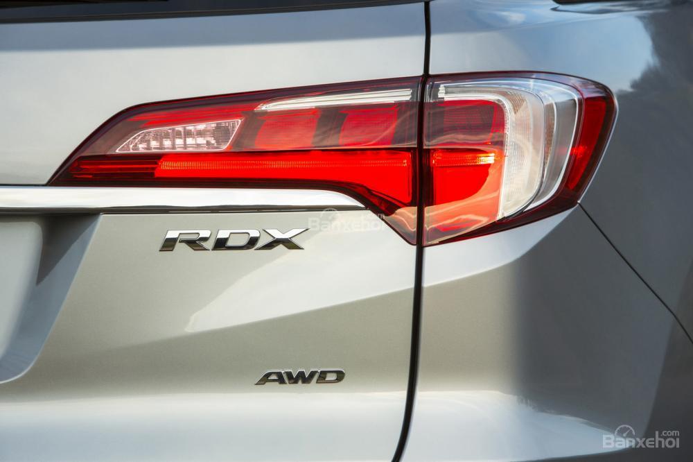 Đánh giá xe Acura RDX 2017: Đuôi xe nổi bật với cặp đèn hậu cỡ lớn a2