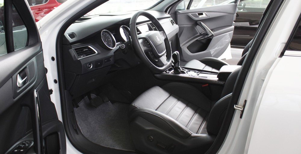 Đánh giá xe Peugeot 508 2015 phần nội thất 1.