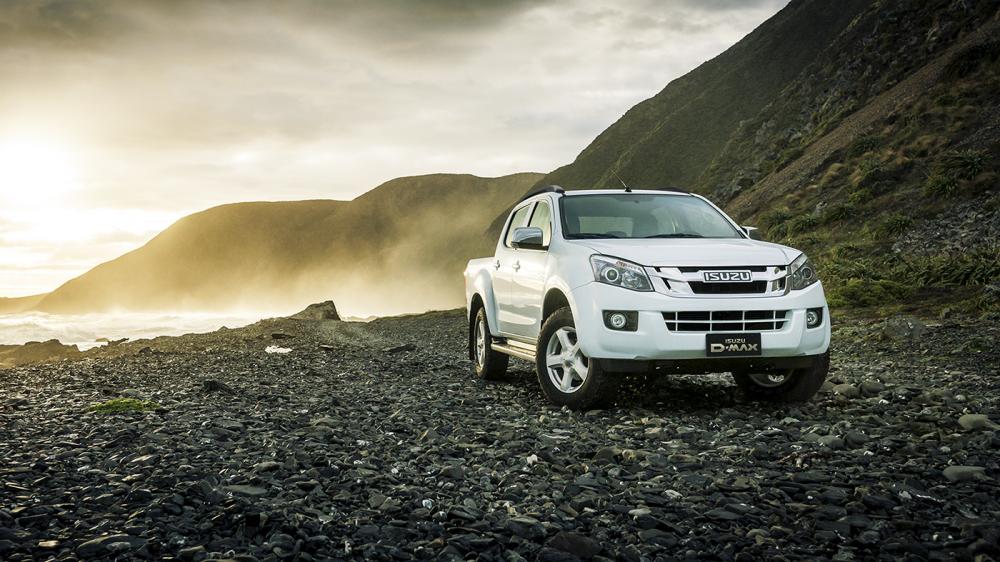 Isuzu D-MAX 3.0 mới chốt giá 677 triệu đồng tại Việt Nam.