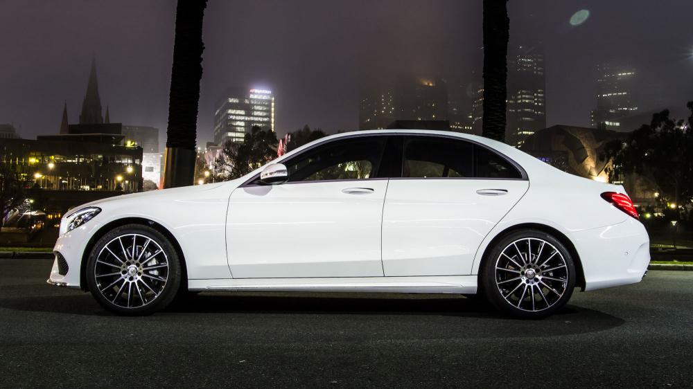 Đánh giá xe Mercedes-Benz C-class 2015 phần thân.