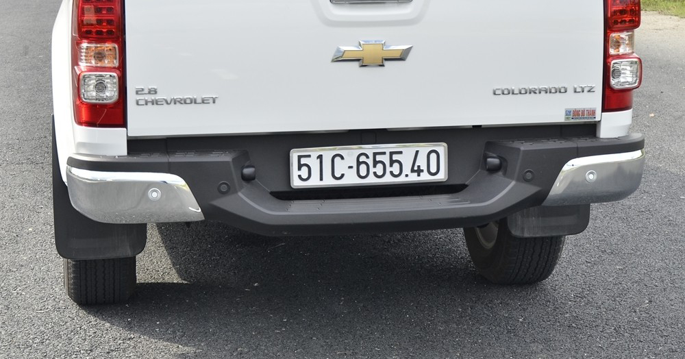 Đánh giá xe Chevrolet Colorado 2015 phần đuôi 3.