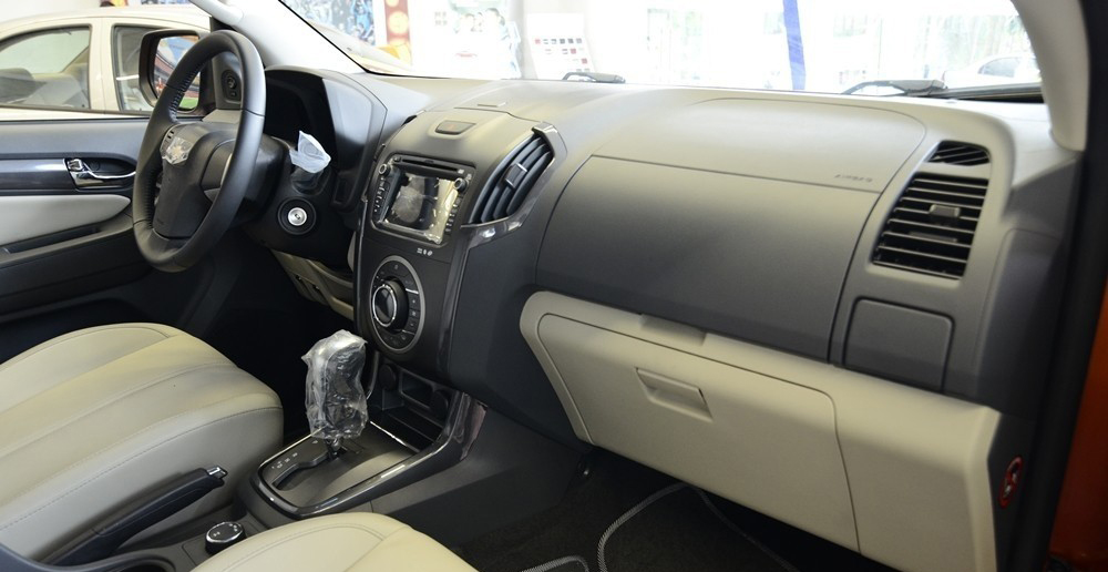 Đánh giá xe Chevrolet Colorado 2015 phần nội thất 2.