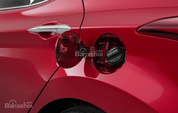 Đánh giá xe Hyundai Elantra 2016 phần thân 5.