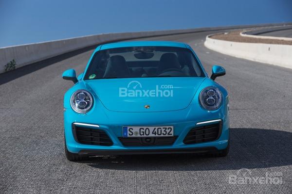 Đánh giá xe Porsche 911 Carrera 2017: Thiết kế đầu xe tạo cái nhìn nhỏ nhắn