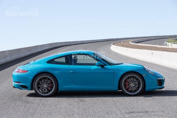 Đánh giá xe Porsche 911 Carrera 2017: Màu xanh dương được bao phủ toàn bộ nội thất