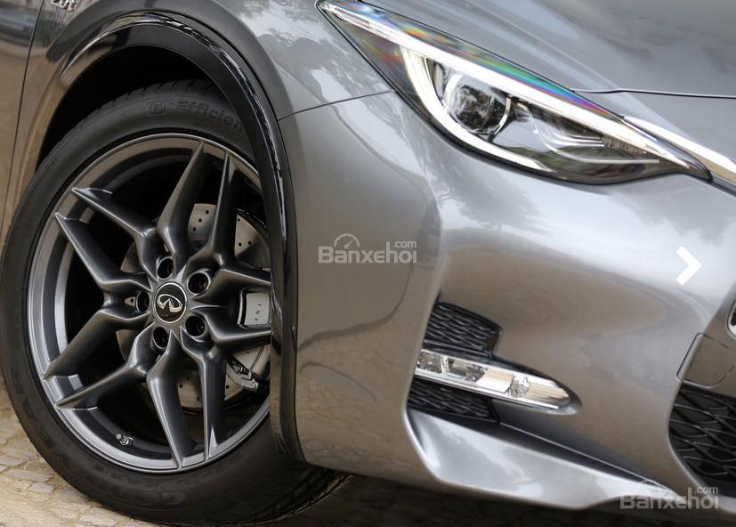 Đánh giá xe Infiniti Q30 2017: Và đèn sương mù