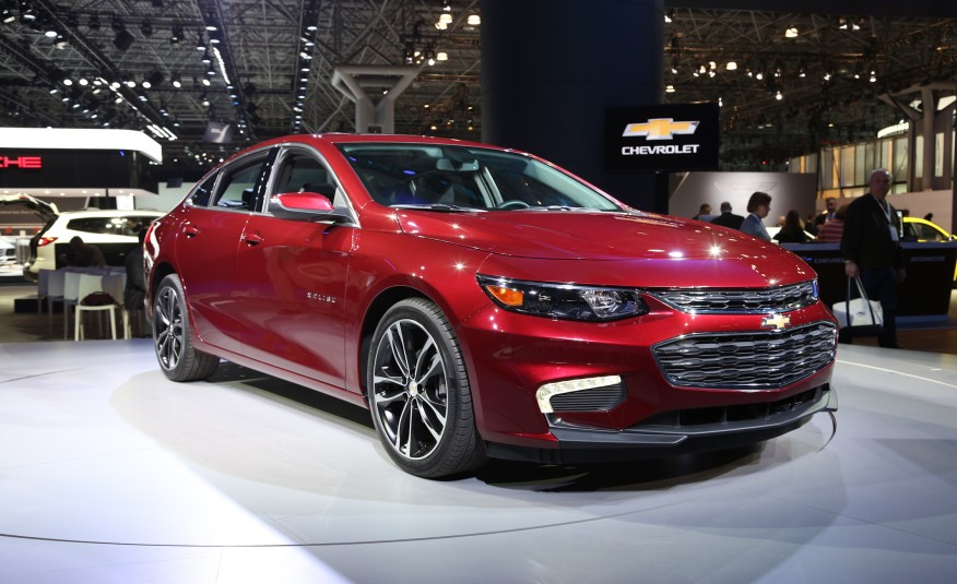 Đánh giá xe Chevrolet Malibu 2016 có nhiều góc cạnh đẹp.