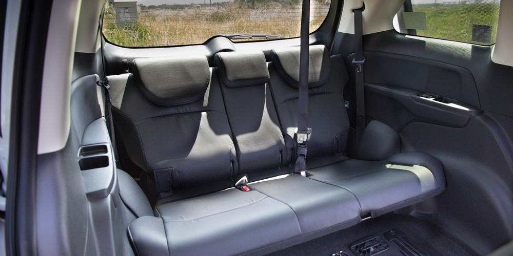 So sánh xe Kia Sedona 2015 và Honda Odyssey 2016 về thiết kế ghế ngồi 5