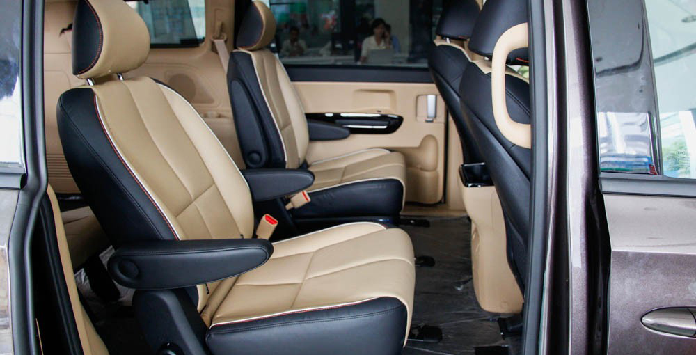 So sánh xe Kia Sedona 2015 và Honda Odyssey 2016 về thiết kế ghế ngồi 6