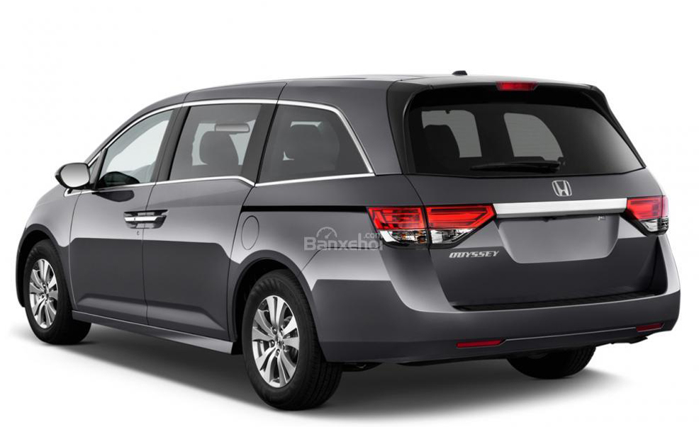 So sánh xe Kia Sedona 2015 và Honda Odyssey 2016 về phần đuôi xe 1