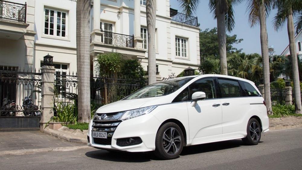 So sánh ngoại thất xe Kia Sedona 2015 và Honda Odyssey 2016 So sánh ngoại thất xe Kia Sedona 2015 và Honda Odyssey 2016 2