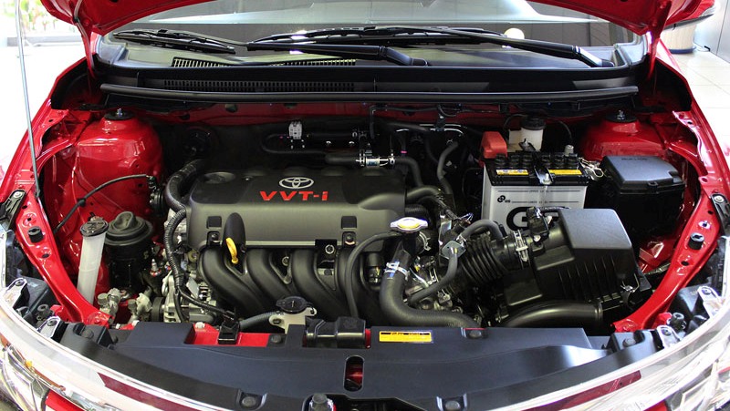 Toyota Vios 2015 và Mazda 2 2015 đều sử dụng động cơ 1,5 lít, có tích hợp hệ thống tiết kiệm nhiên liệu Toyota Vios 2015 và Mazda 2 2015 đều sử dụng động cơ 1,5 lít, có tích hợp hệ thống tiết kiệm nhiên liệu.