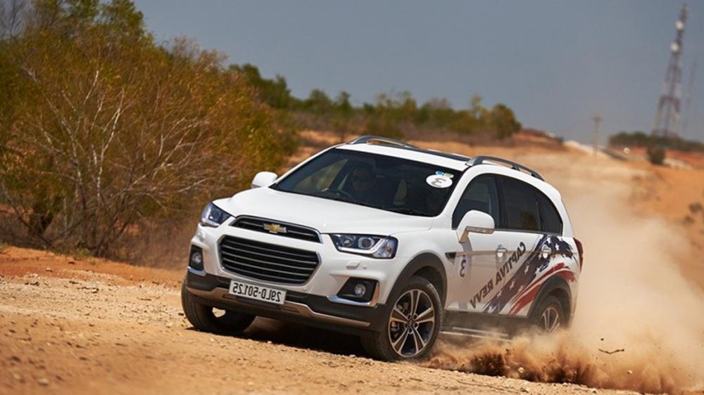 Chevrolet Captiva Revv và Isuzu MU-X: Kém đều, kém đẹp.