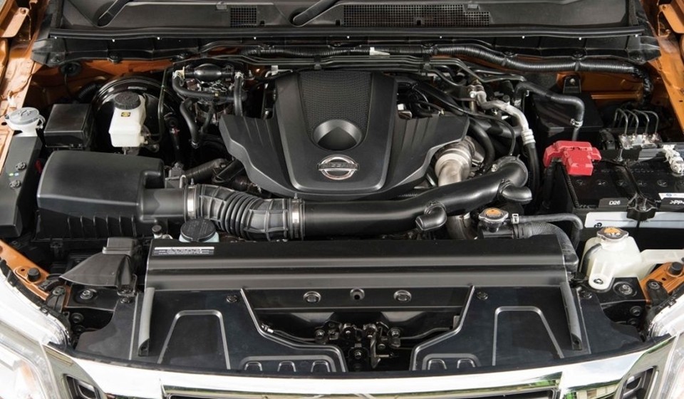 So sánh xe Mitsubishi Triton 4x4 AT 2015 và Nissan NP300 Navara VL 2015 về động cơ So sánh Mitsubishi Triton 4x4 AT 2015 và Nissan NP300 Navara VL 2015 về động cơ.