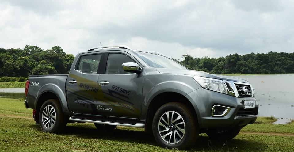 Nissan NP300 Navara VL 2015 được lòng khách hàng mê off-road.