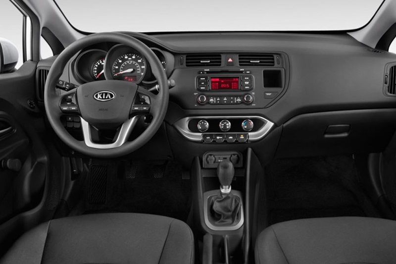 So sánh nội thất Kia Rio sedan và Honda City 2016.