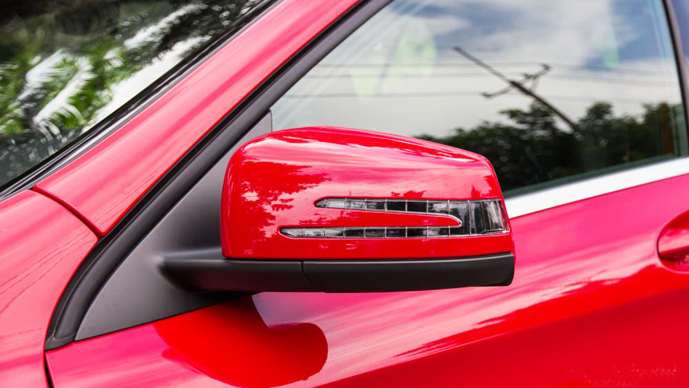 Đánh giá xe Mercedes-Benz GLA250 4Matic 2015 có gương chiếu hậu chỉnh/gập điện.