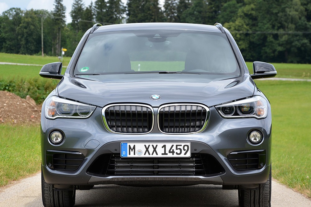 Đánh giá xe BMW X1 2016 có đầu khỏe khoắn.