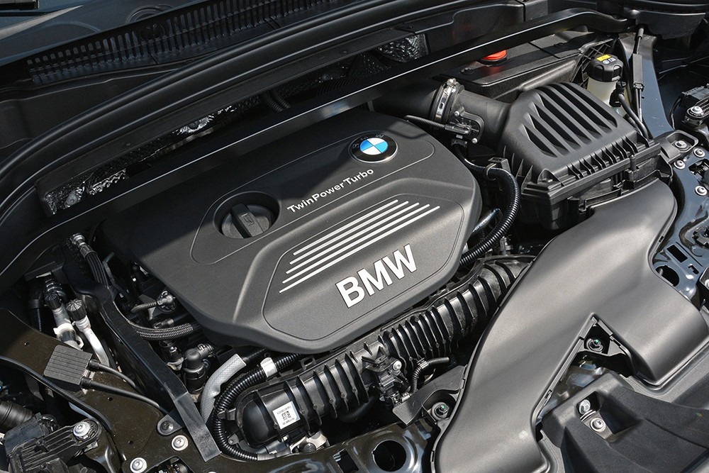 Đánh giá xe BMW X1 2016 có động cơ mạnh mẽ.