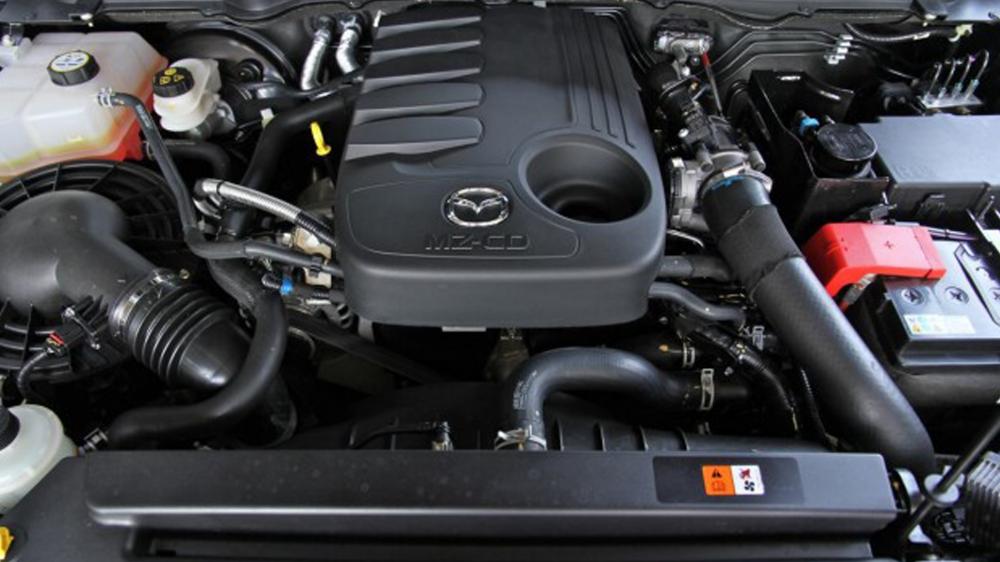 So sánh vận hành Toyota Hilux 2016 và Mazda BT-50 2016 3